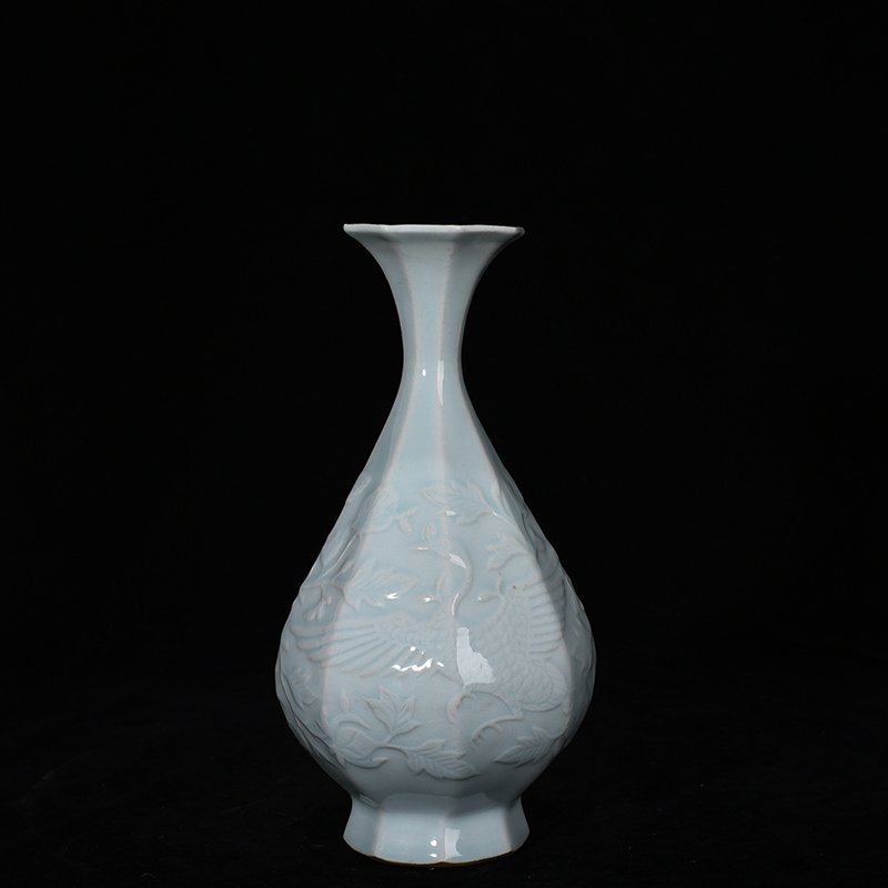Yuan Dynasty blue and white glaze engraved phoenix and peony pattern vase