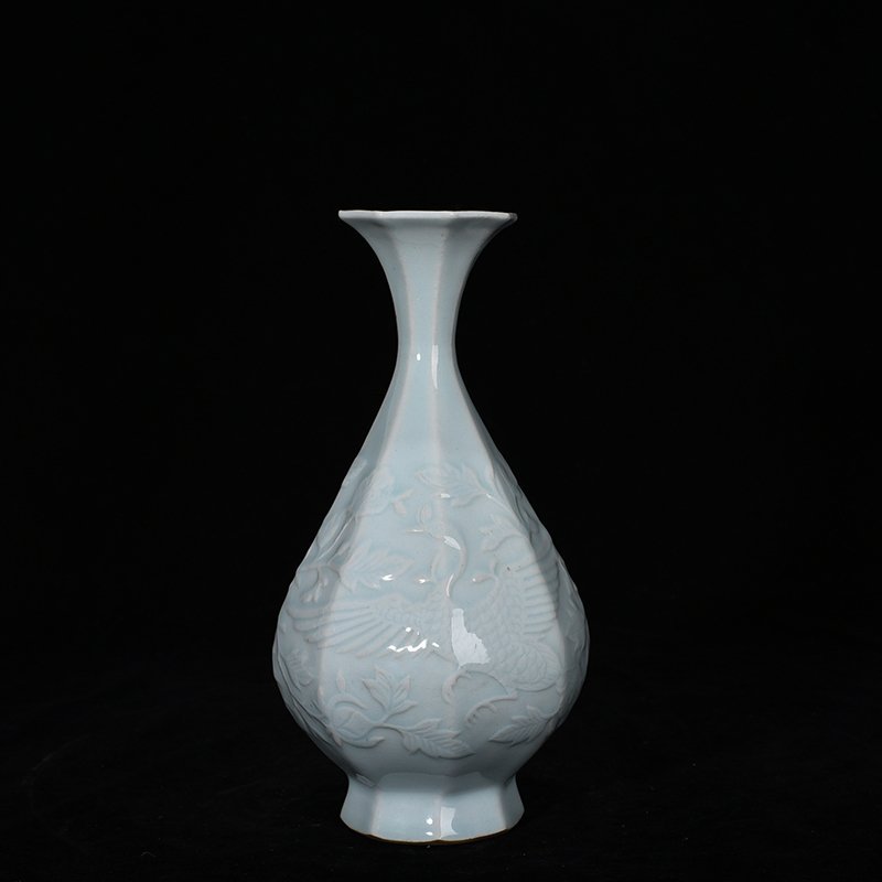Yuan Dynasty blue and white glaze engraved phoenix and peony pattern vase