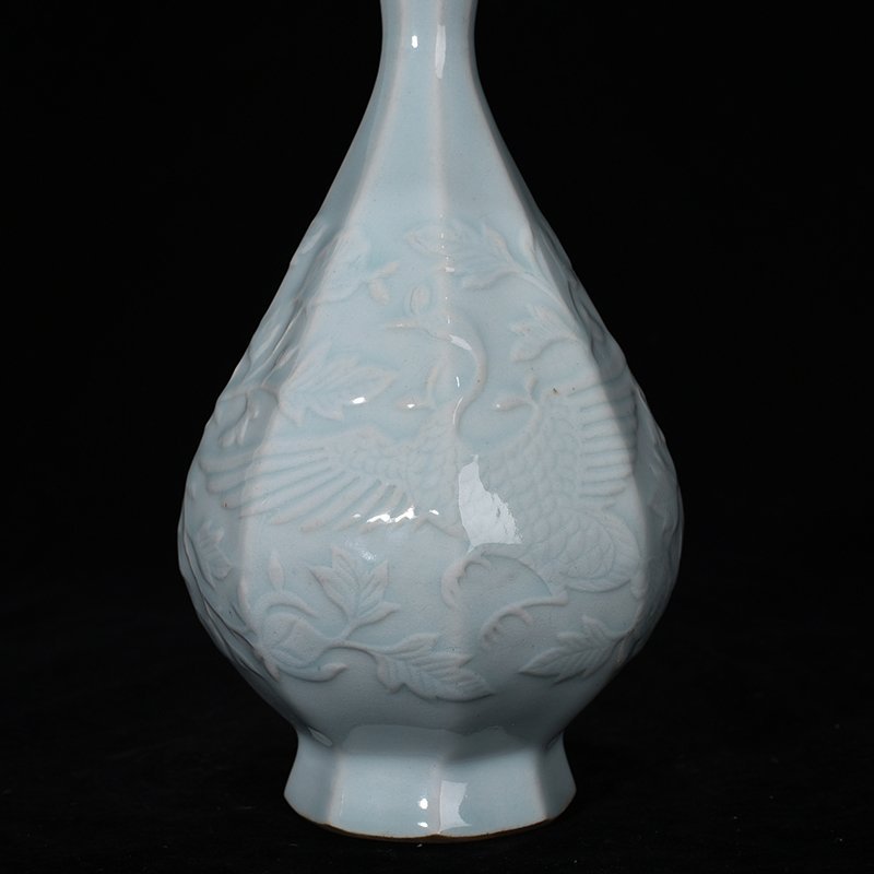 Yuan Dynasty blue and white glaze engraved phoenix and peony pattern vase