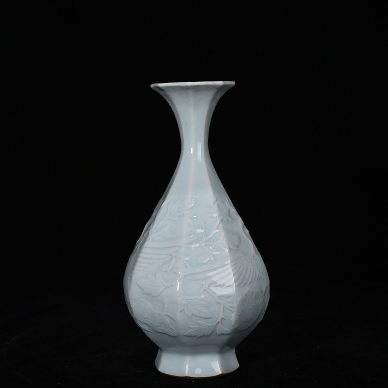 Yuan Dynasty blue and white glaze engraved phoenix and peony pattern vase