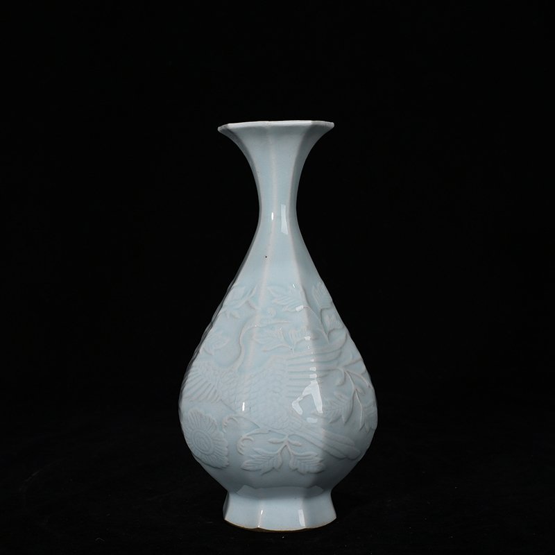 Yuan Dynasty blue and white glaze engraved phoenix and peony pattern vase