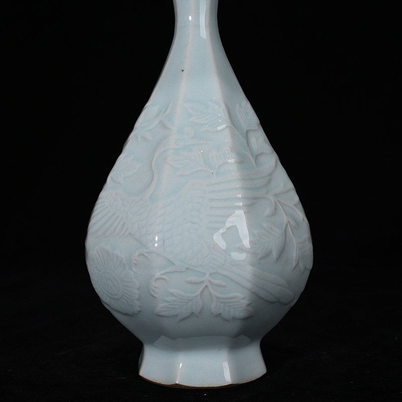 Yuan Dynasty blue and white glaze engraved phoenix and peony pattern vase