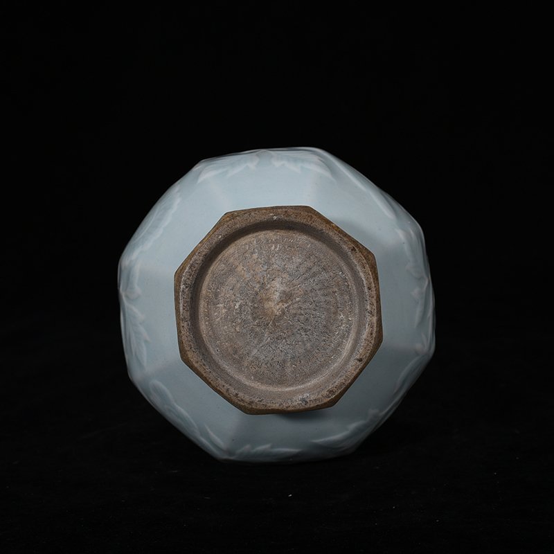 Yuan Dynasty blue and white glaze engraved phoenix and peony pattern vase