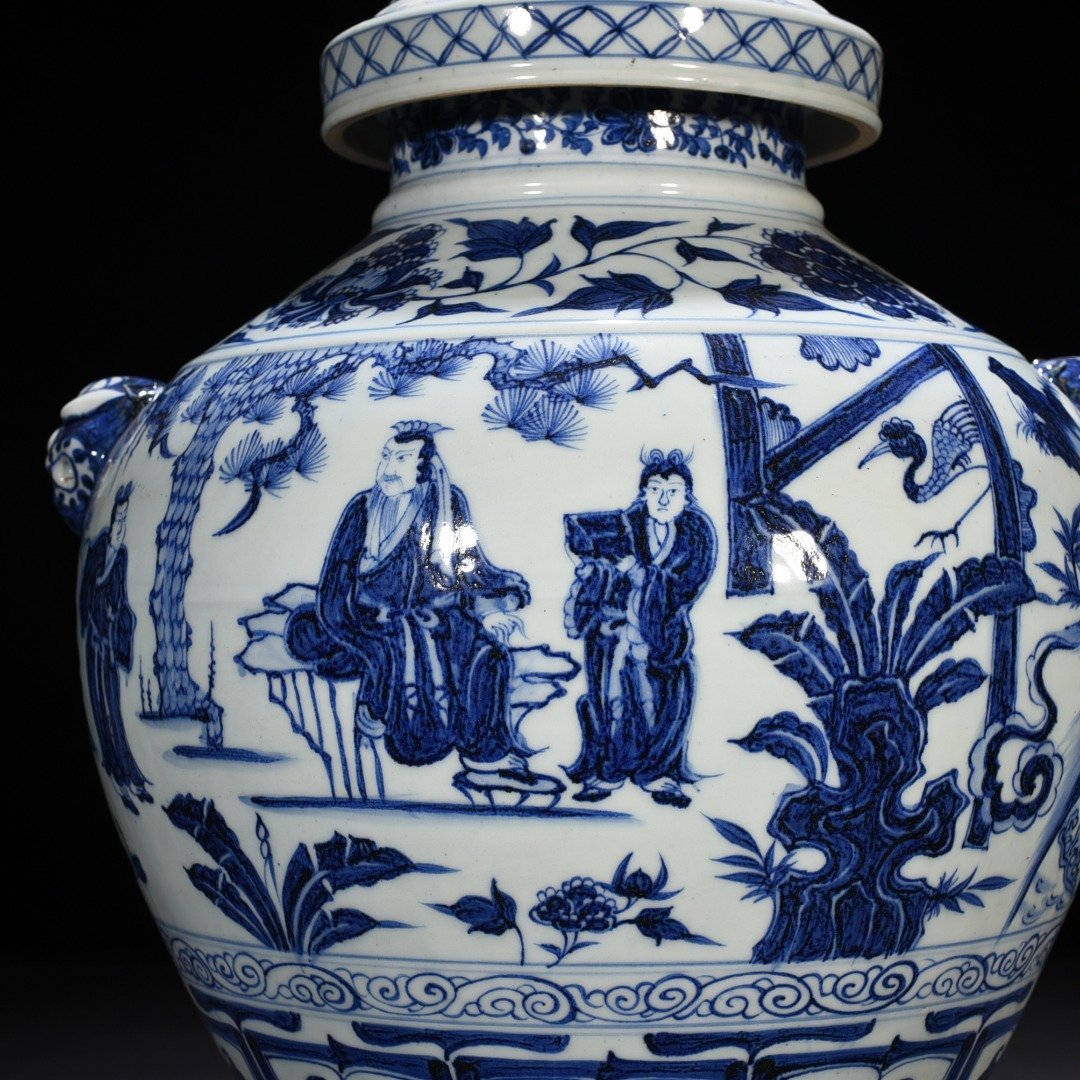 Yuan Dynasty blue and white three-visit thatched cottage figure jar with tiger head cover