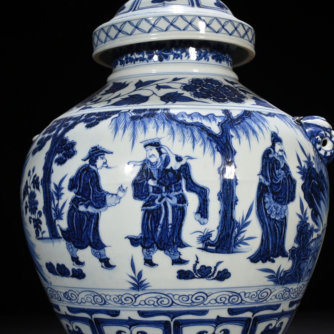 Yuan Dynasty blue and white three-visit thatched cottage figure jar with tiger head cover