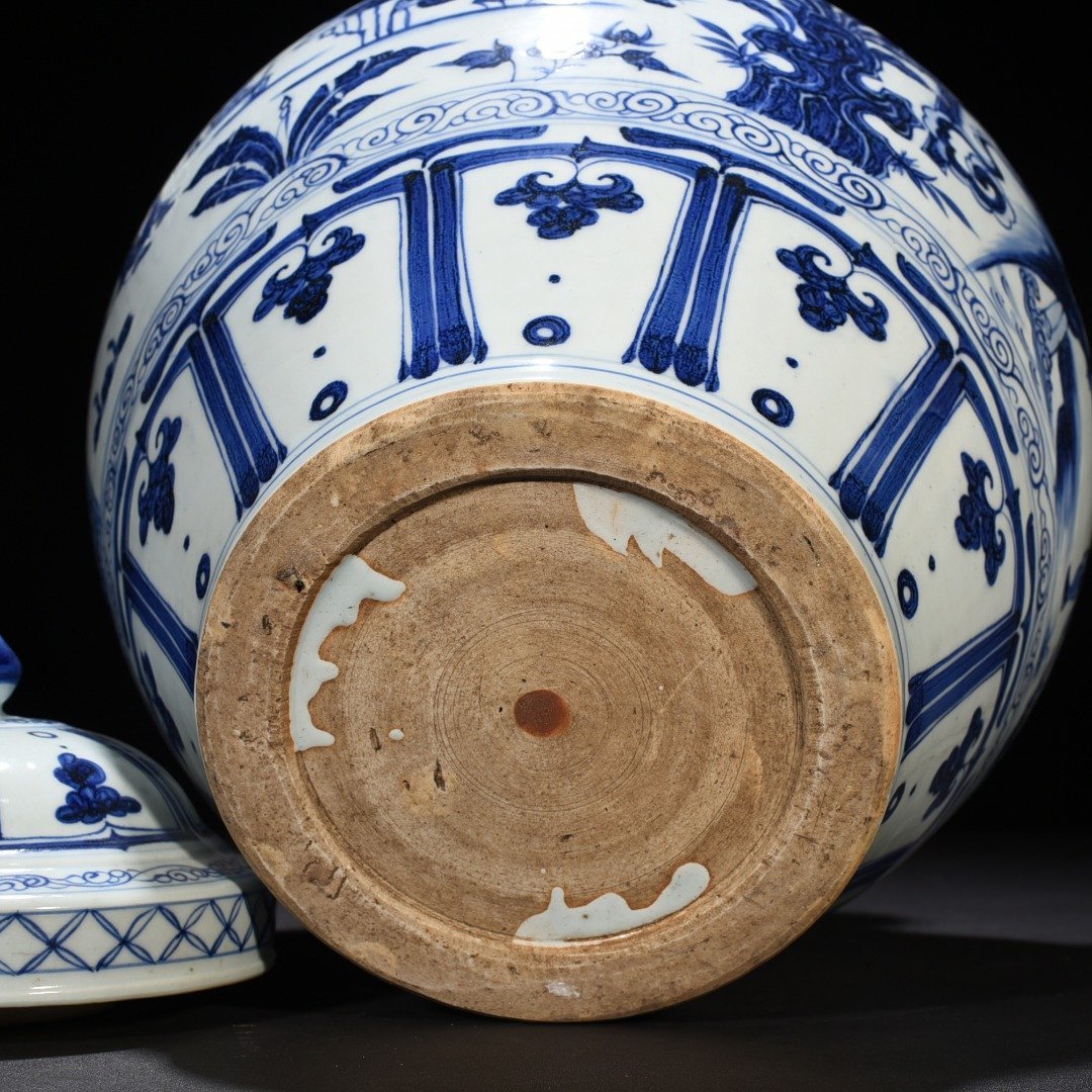 Yuan Dynasty blue and white three-visit thatched cottage figure jar with tiger head cover
