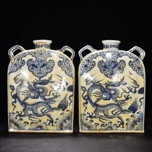Yuan Dynasty blue and white cloud and dragon pattern four series flat vase