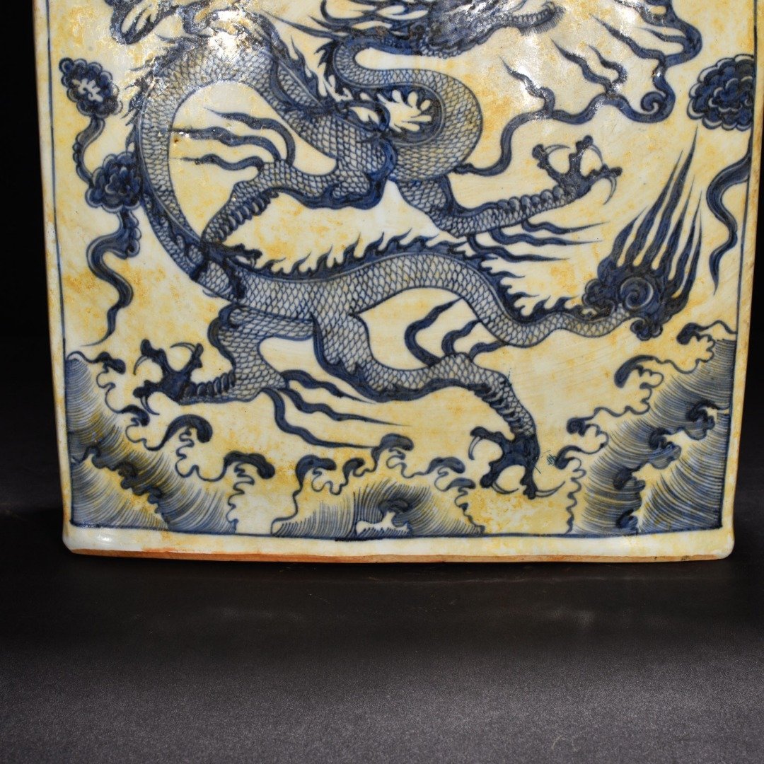 Yuan Dynasty blue and white cloud and dragon pattern four series flat vase
