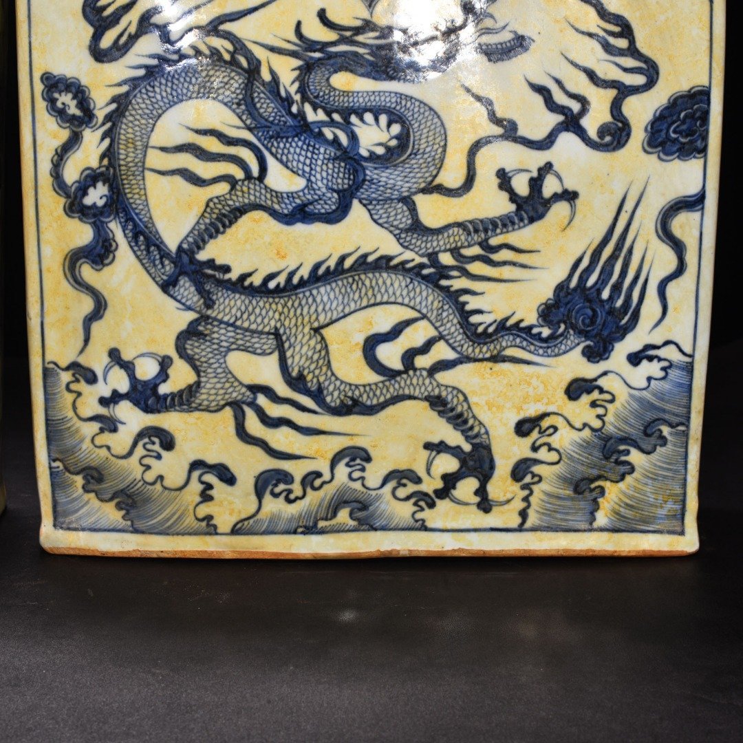Yuan Dynasty blue and white cloud and dragon pattern four series flat vase