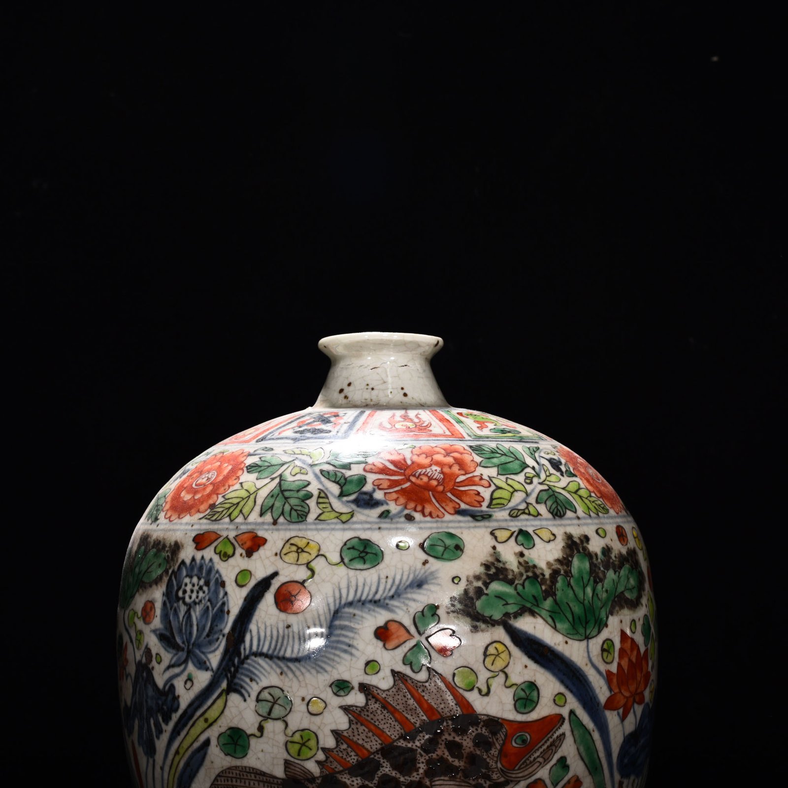 Yuan Dynasty blue and white multicolored fish and algae pattern plum vase