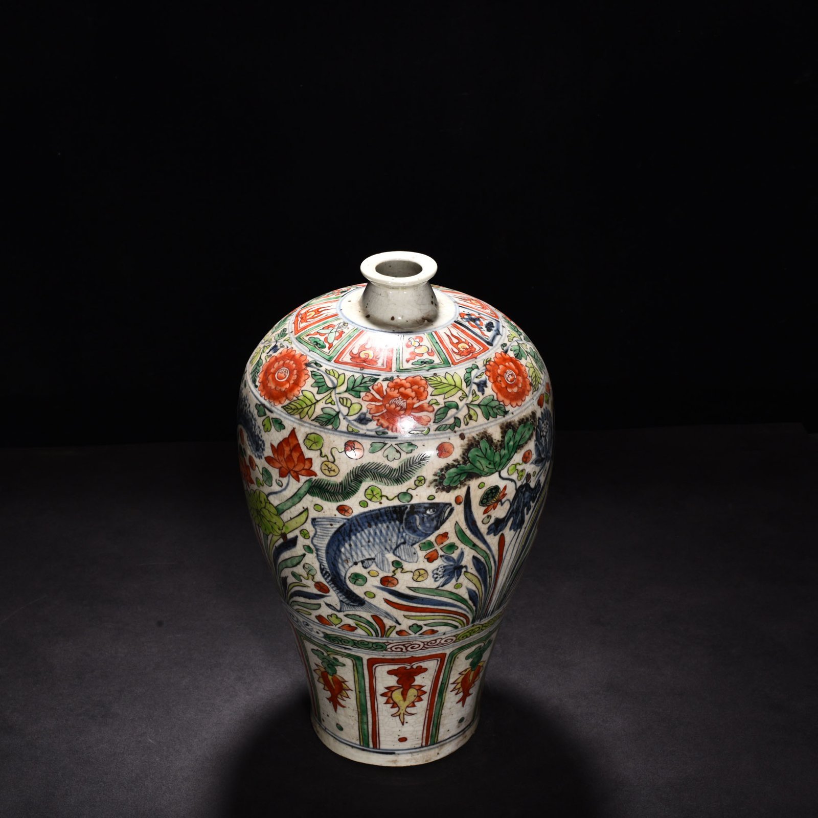 Yuan Dynasty blue and white multicolored fish and algae pattern plum vase
