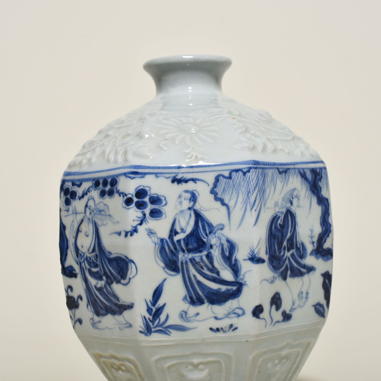 Yuan Dynasty blue and white eight immortals figure pattern plum vase