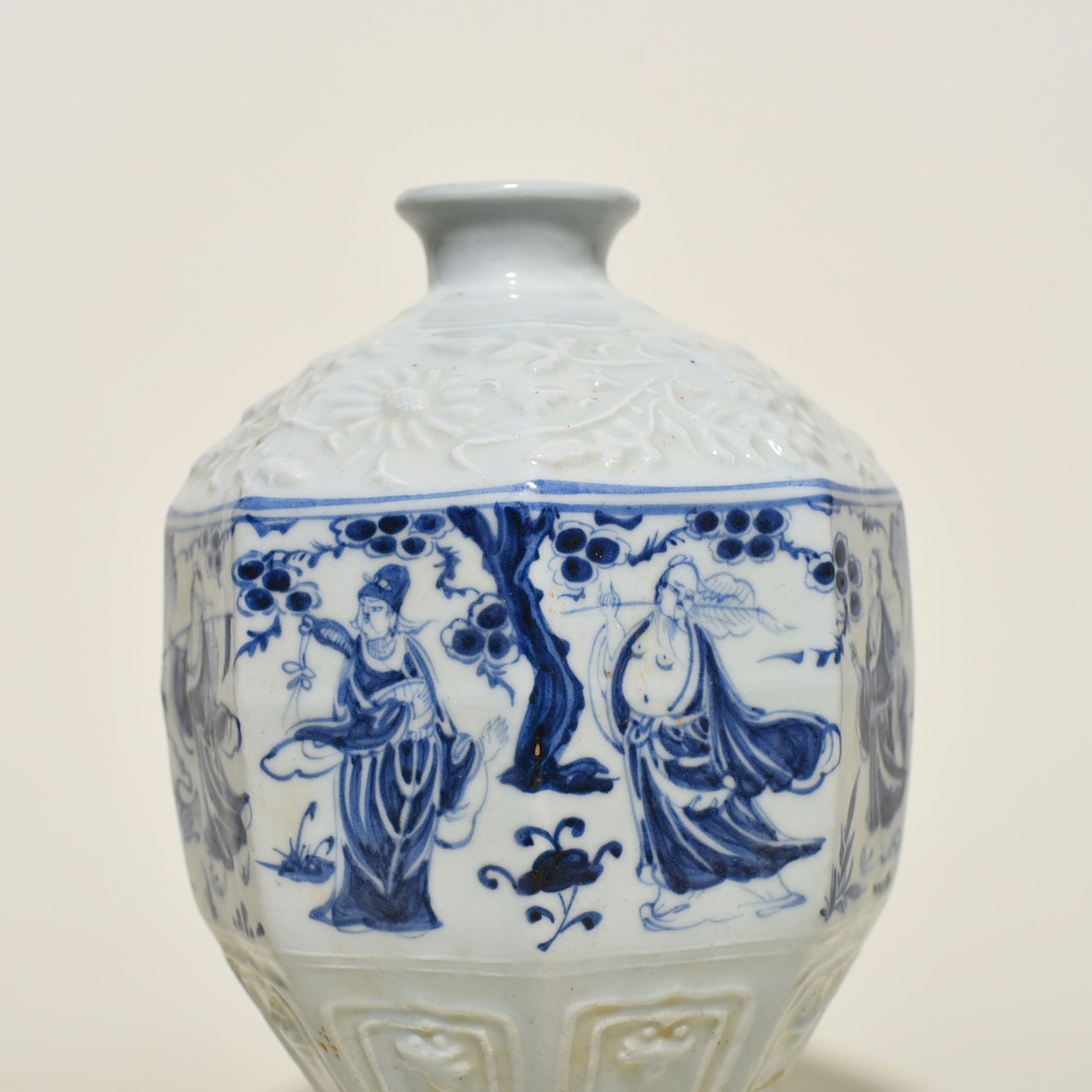 Yuan Dynasty blue and white eight immortals figure pattern plum vase