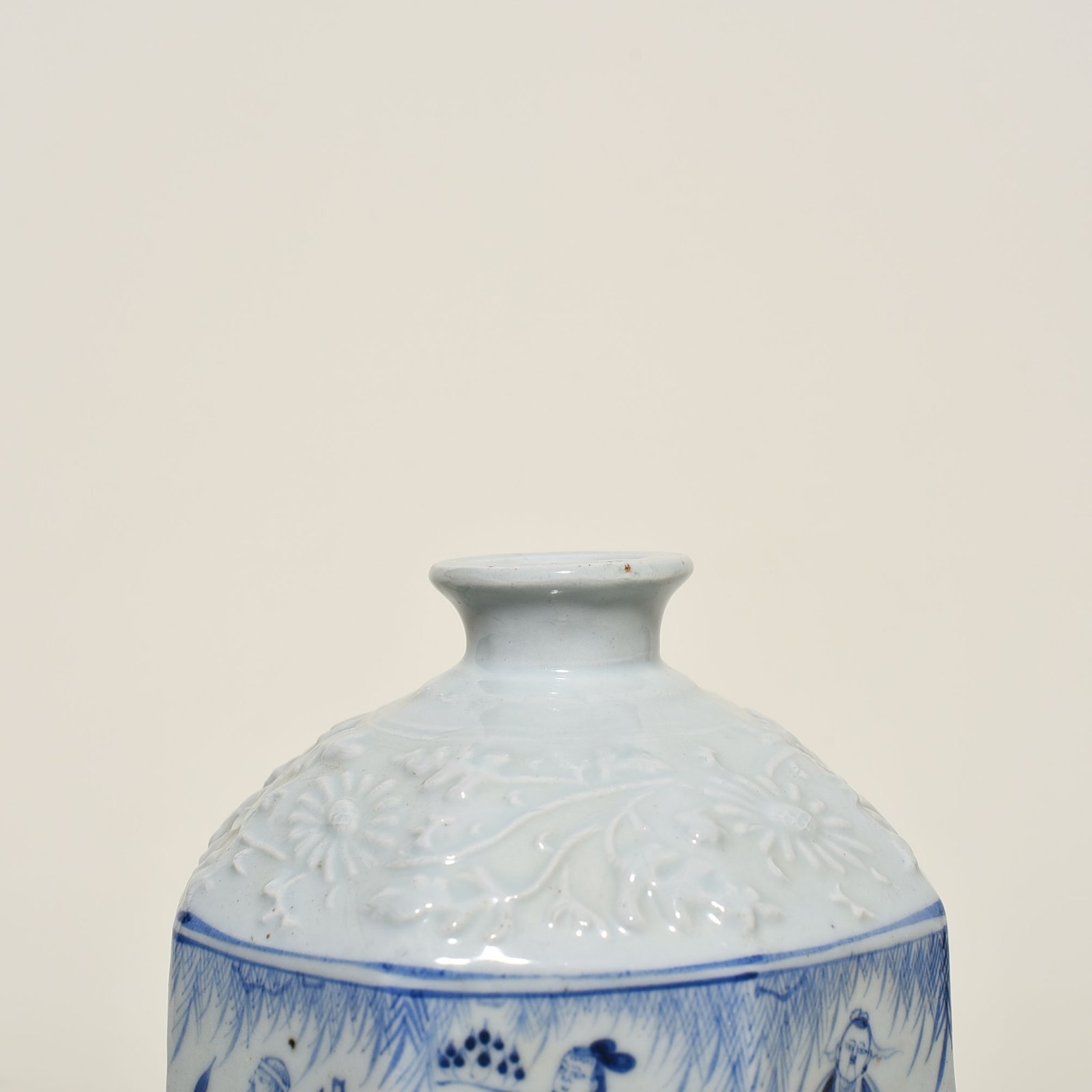 Yuan Dynasty blue and white eight immortals figure pattern plum vase