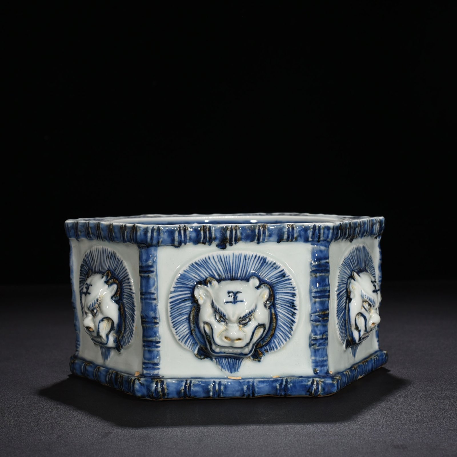 Yuan Dynasty blue and white six-direction eight-treasure pattern brush wash
