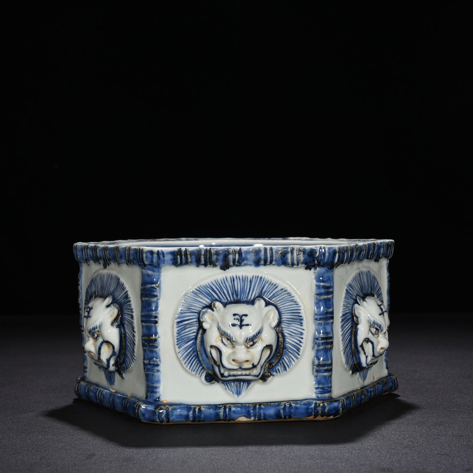 Yuan Dynasty blue and white six-direction eight-treasure pattern brush wash