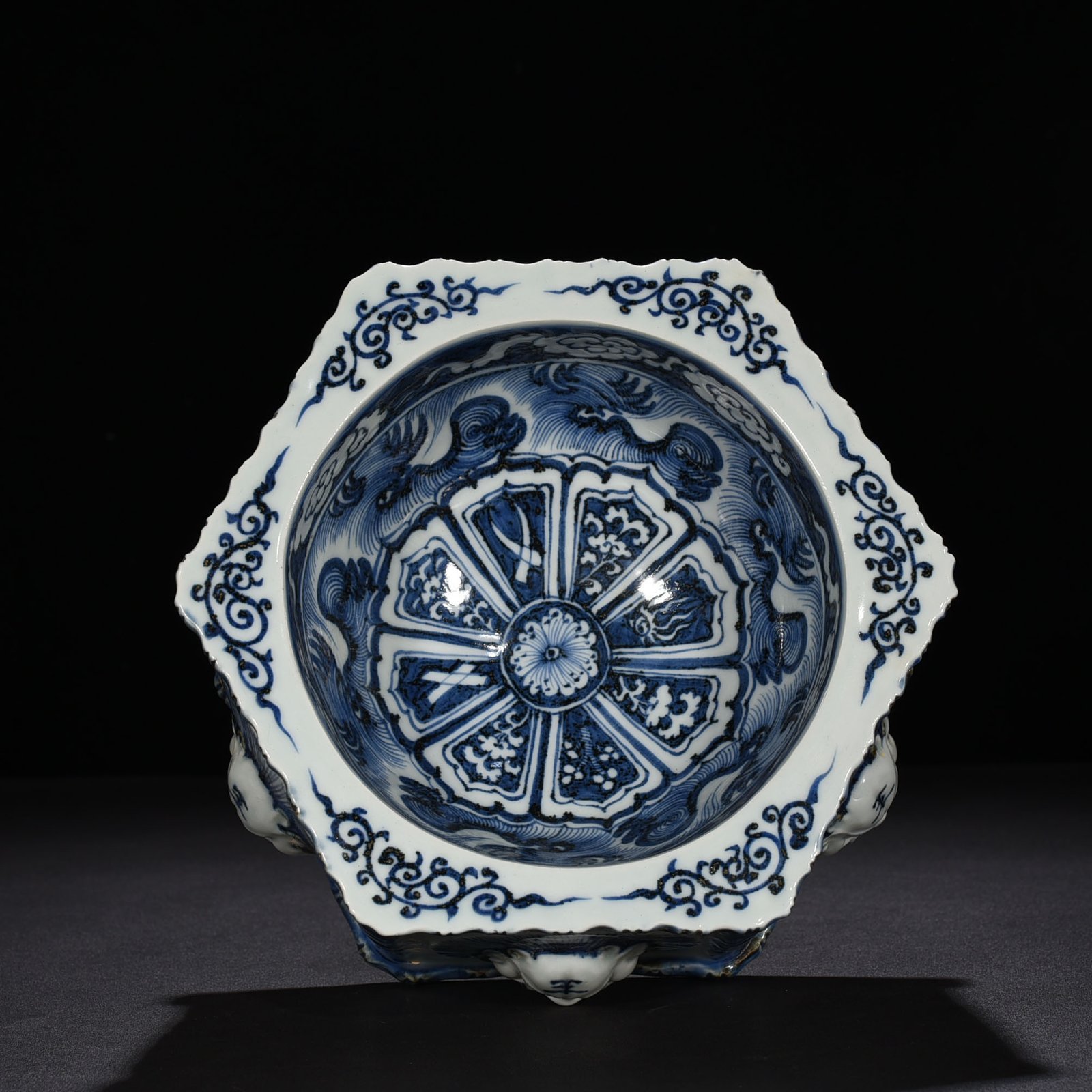 Yuan Dynasty blue and white six-direction eight-treasure pattern brush wash