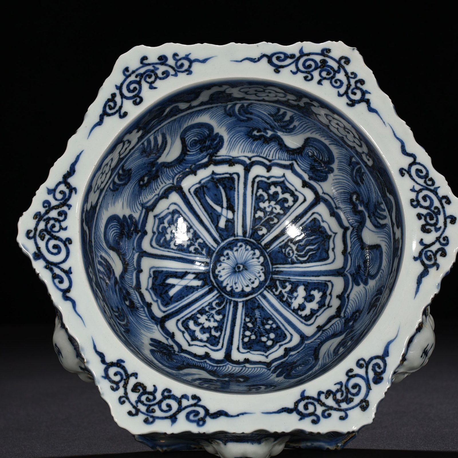 Yuan Dynasty blue and white six-direction eight-treasure pattern brush wash
