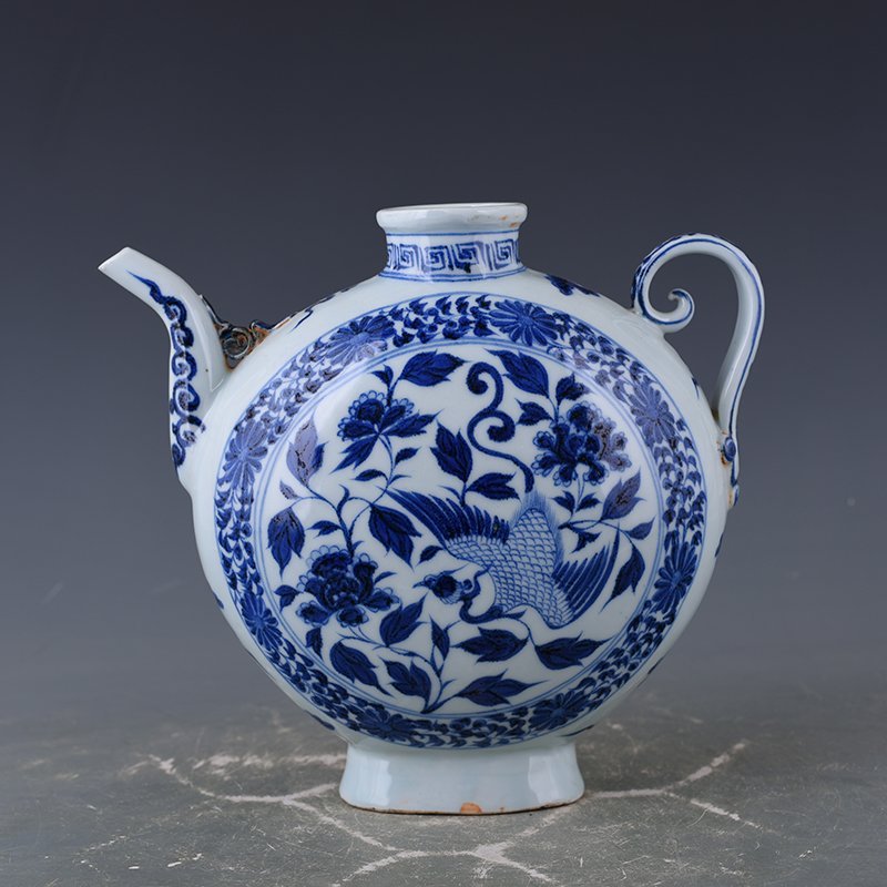 Yuan Dynasty blue and white phoenix peony pattern flat pot