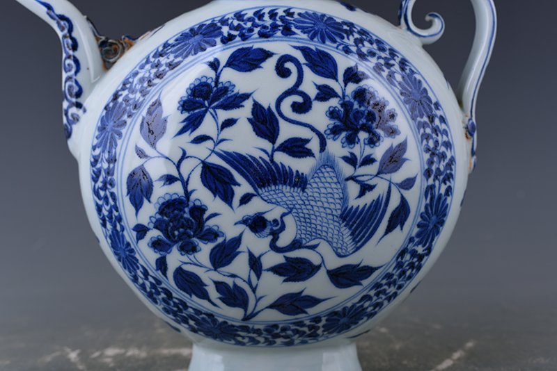 Yuan Dynasty blue and white phoenix peony pattern flat pot
