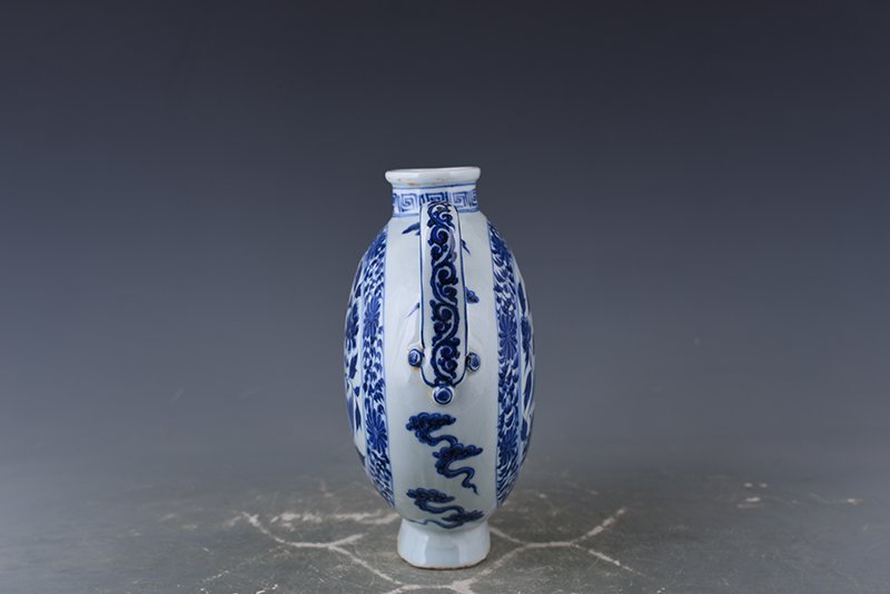 Yuan Dynasty blue and white phoenix peony pattern flat pot