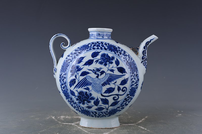 Yuan Dynasty blue and white phoenix peony pattern flat pot
