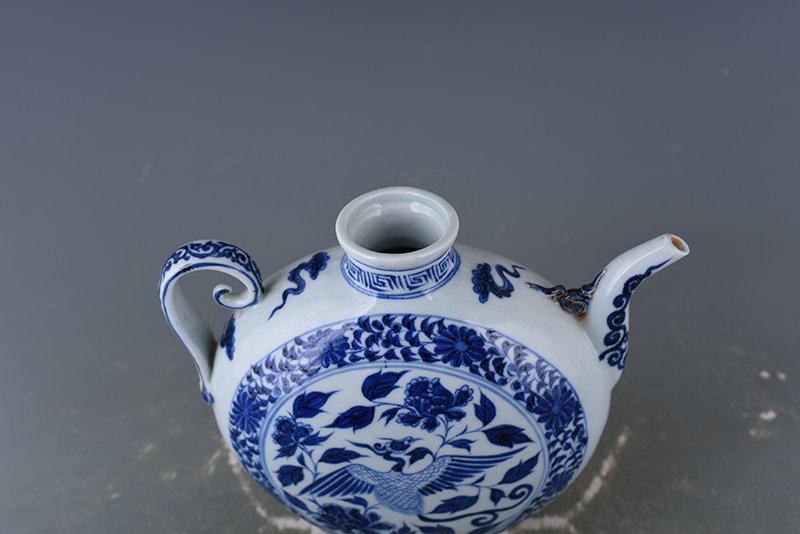 Yuan Dynasty blue and white phoenix peony pattern flat pot