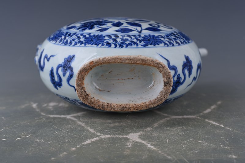Yuan Dynasty blue and white phoenix peony pattern flat pot