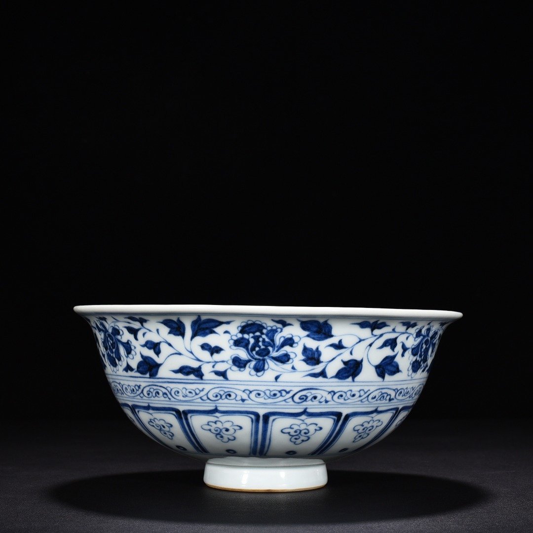 Yuan Dynasty blue and white carved peony flower fish and algae pattern bowl