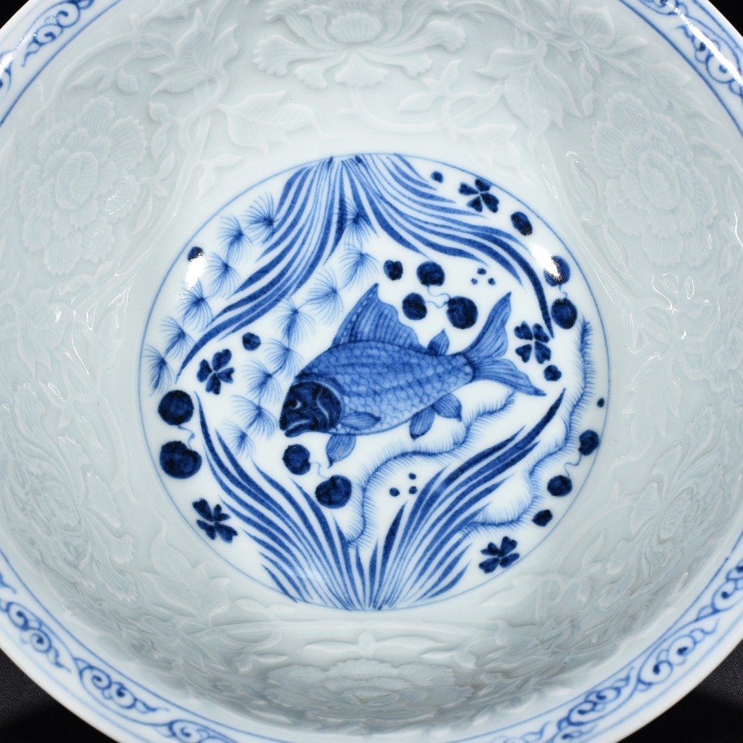 Yuan Dynasty blue and white carved peony flower fish and algae pattern bowl