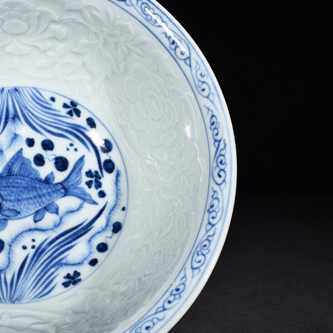 Yuan Dynasty blue and white carved peony flower fish and algae pattern bowl