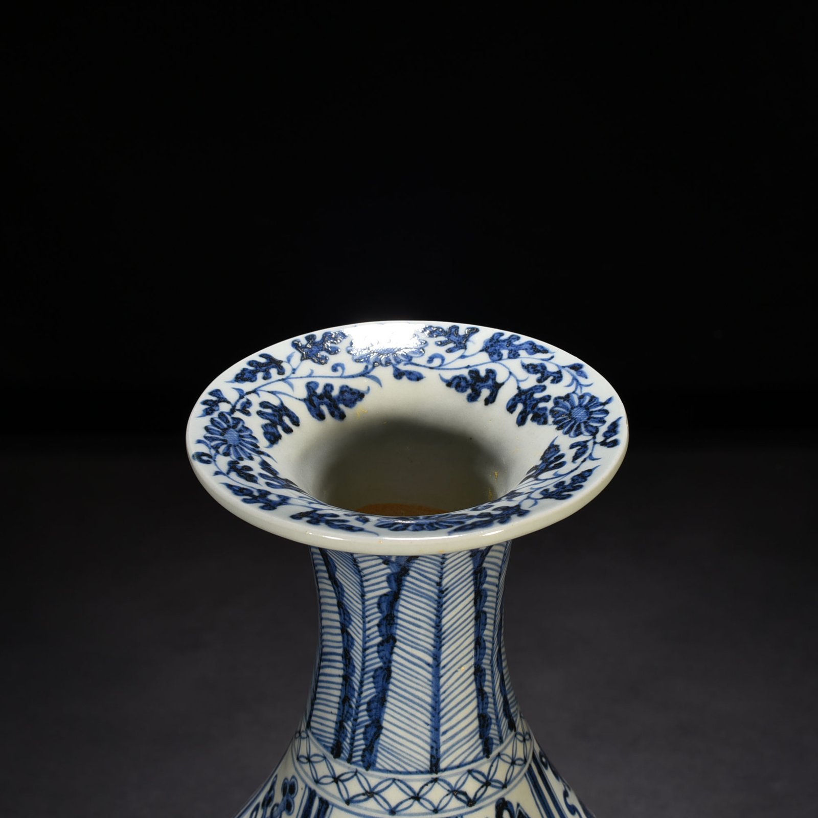 Yuan Dynasty blue and white jade pot spring vase with story pattern