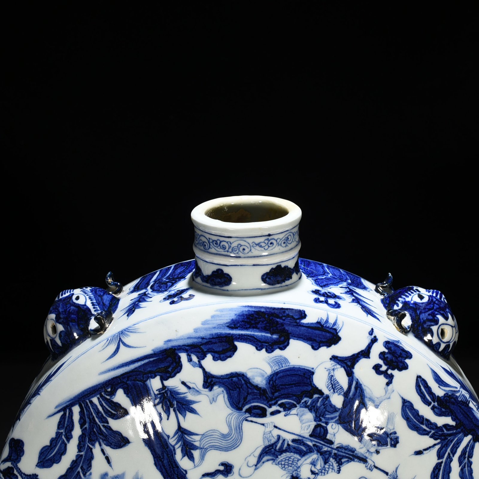 Yuan Dynasty blue and white savior riding alone figure pattern lying pot wall pot