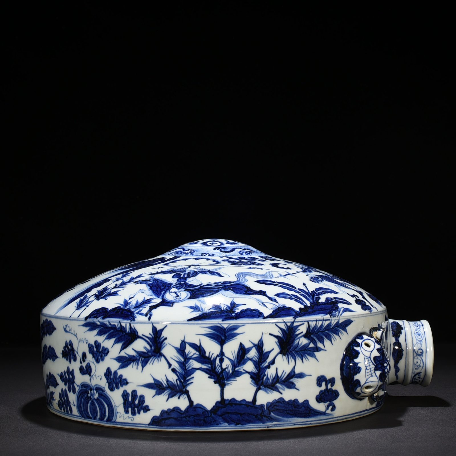 Yuan Dynasty blue and white savior riding alone figure pattern lying pot wall pot