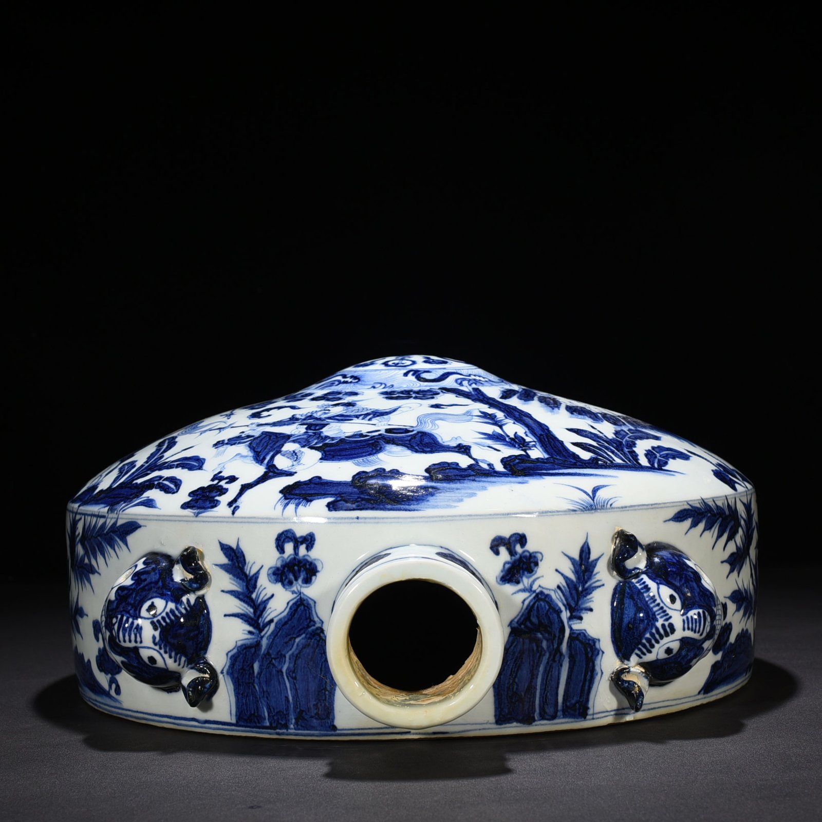 Yuan Dynasty blue and white savior riding alone figure pattern lying pot wall pot
