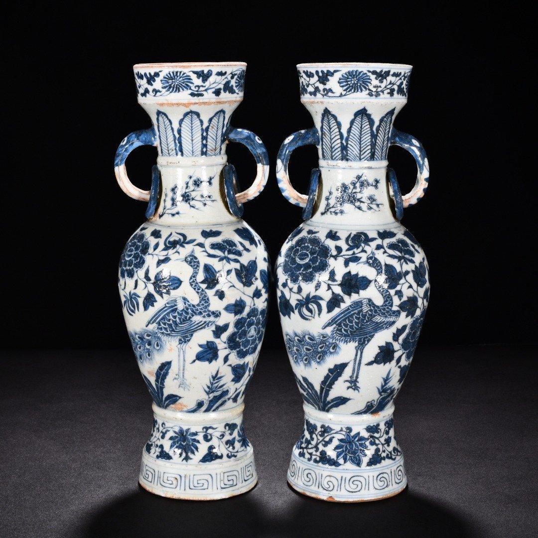 Yuan Dynasty blue and white peacock flower pattern elephant ear vase
