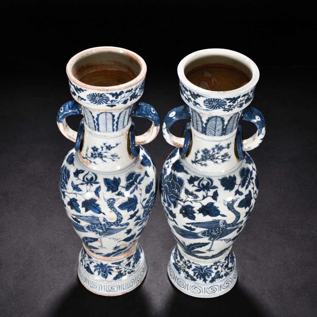 Yuan Dynasty blue and white peacock flower pattern elephant ear vase