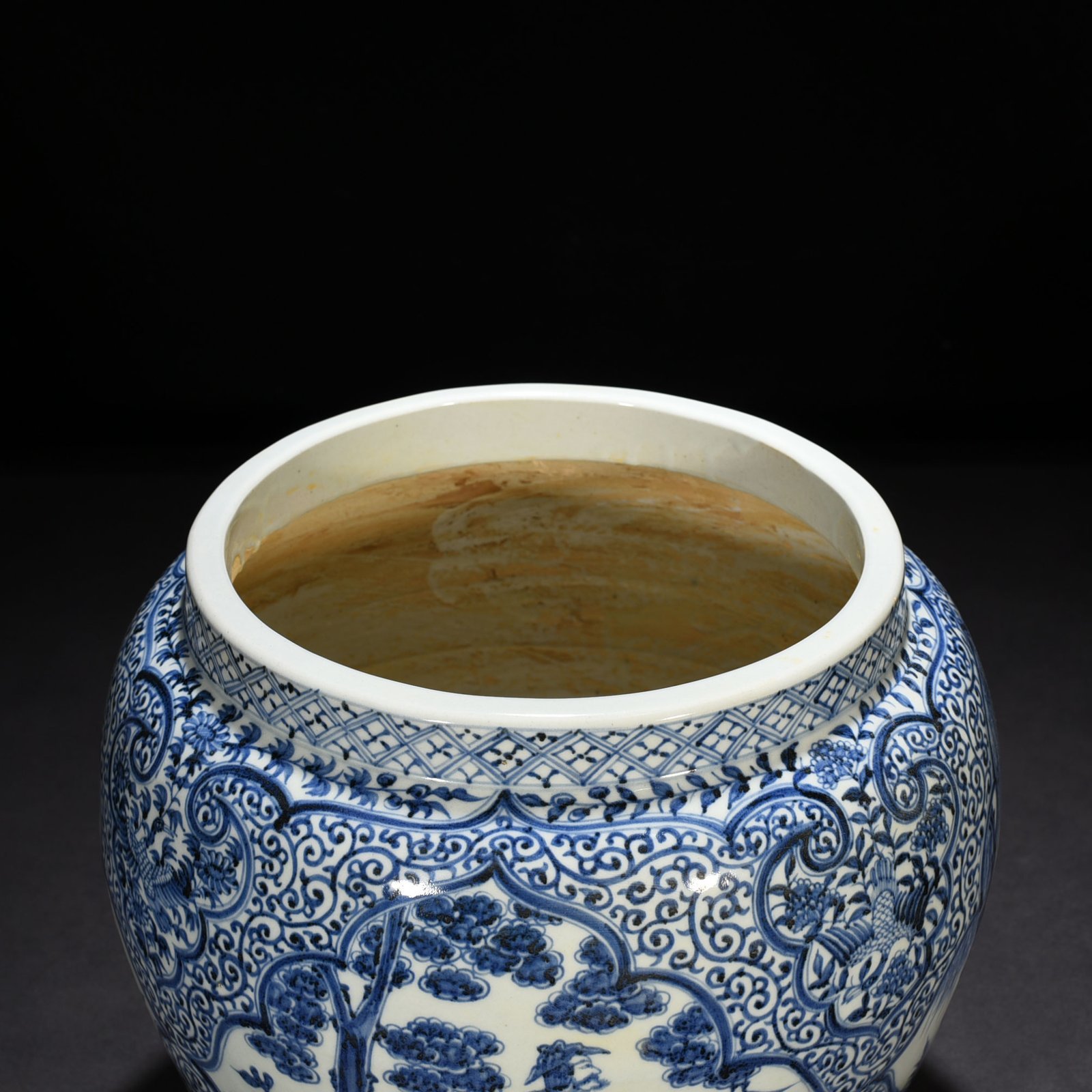 Yuan Dynasty blue and white vat with three views of figures