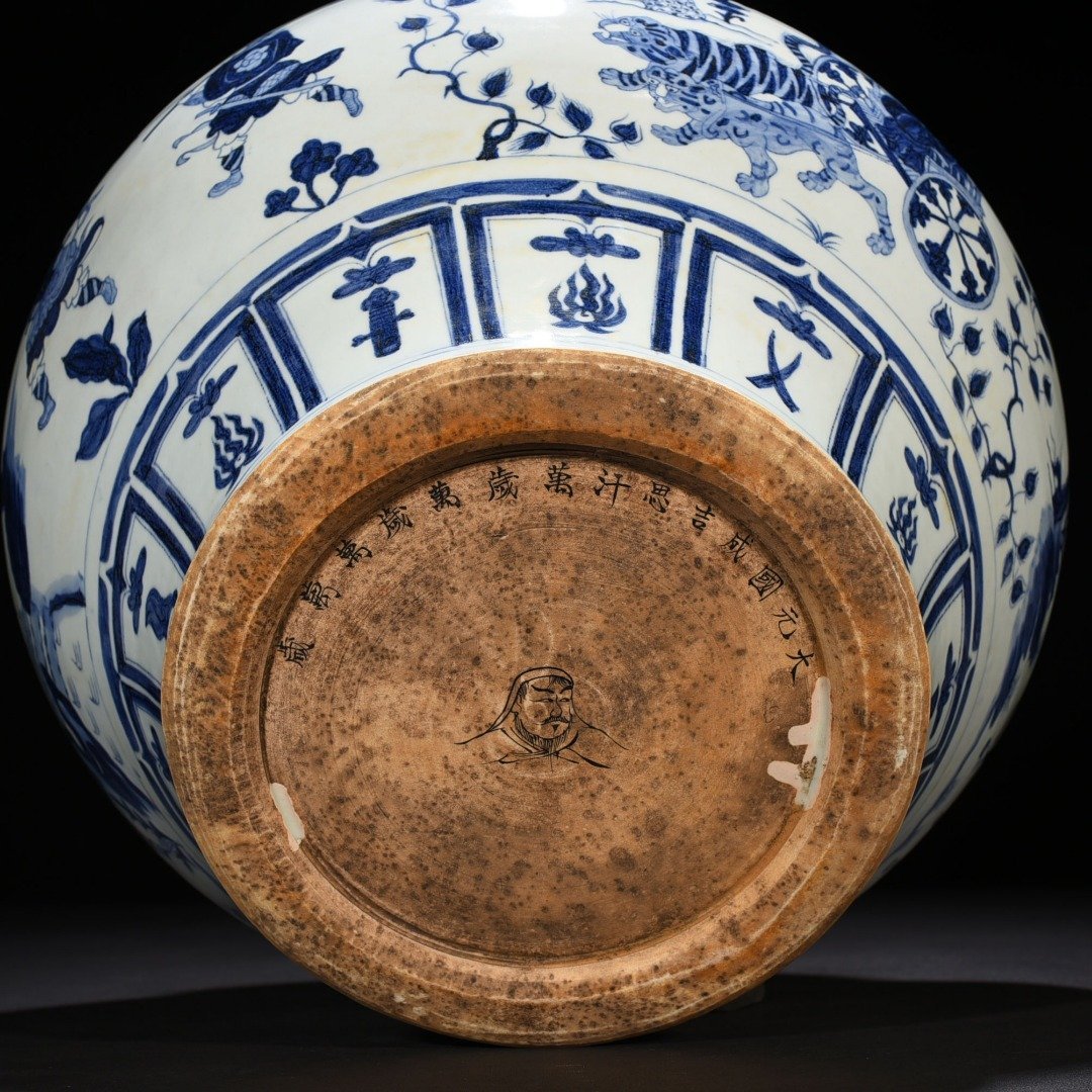 Yuan Dynasty blue and white Genghis Khan style jar with story patterns