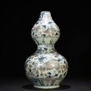Yuan Dynasty blue and white gourd vase with silver unicorn pattern