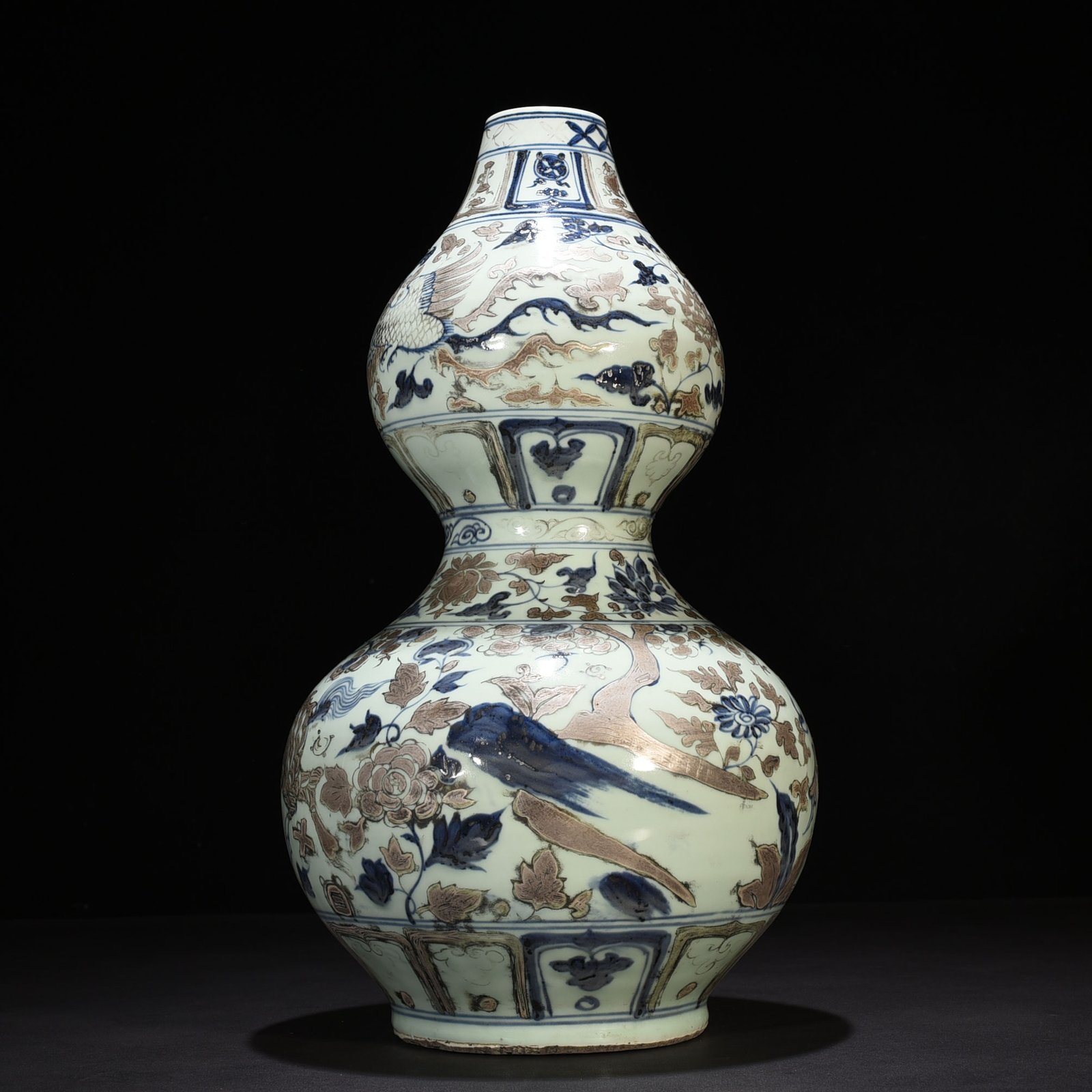 Yuan Dynasty blue and white gourd vase with silver unicorn pattern