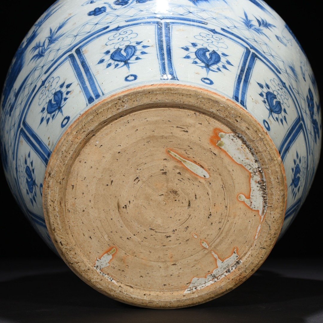 Yuan Dynasty blue and white tiger character story pattern double-eared large jar