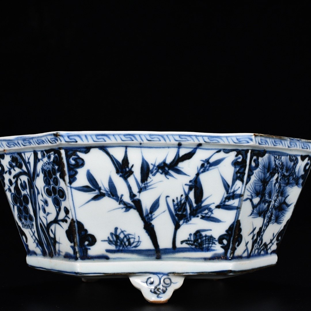 Yuan Dynasty blue and white pine bamboo and plum pattern hexagonal basin