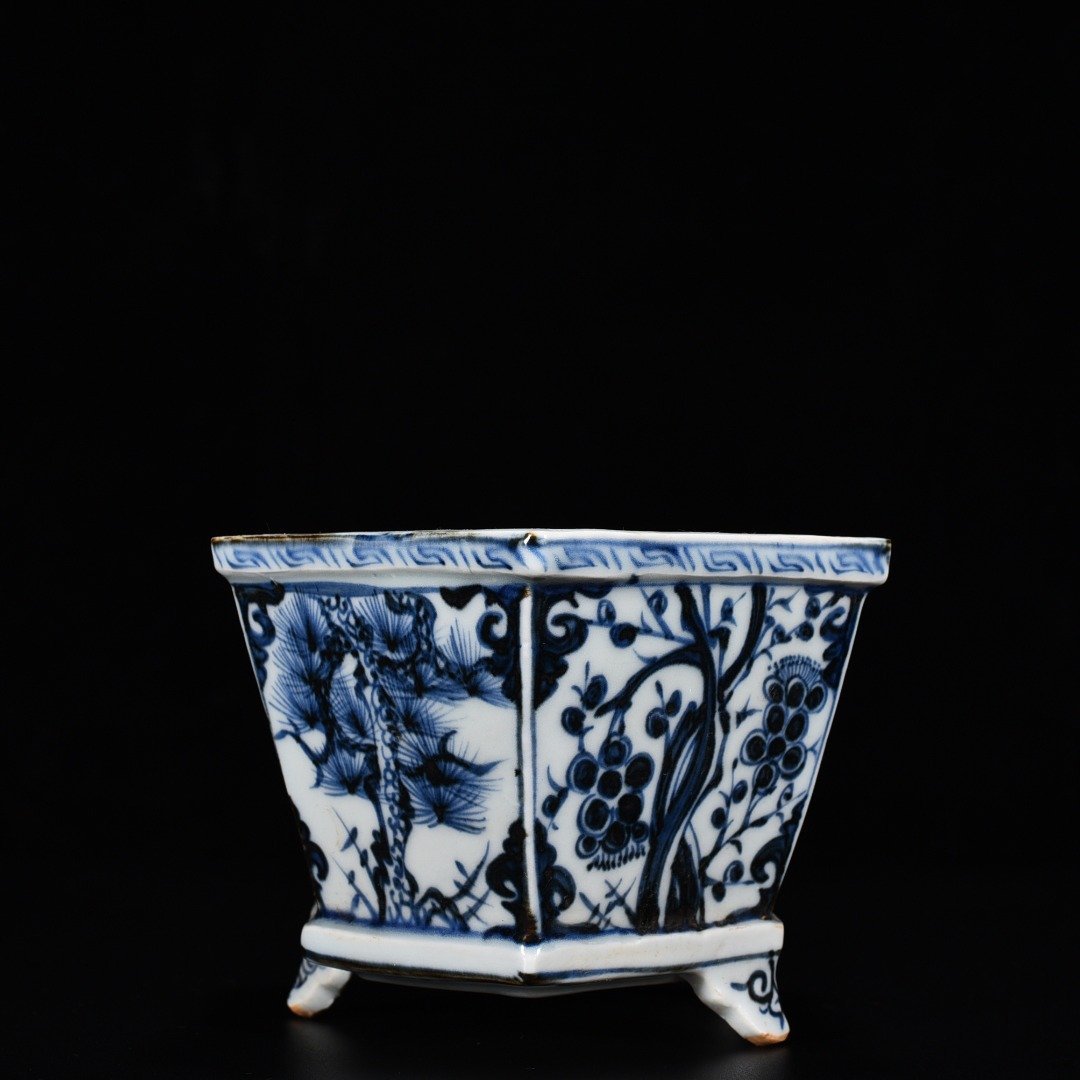 Yuan Dynasty blue and white pine bamboo and plum pattern hexagonal basin