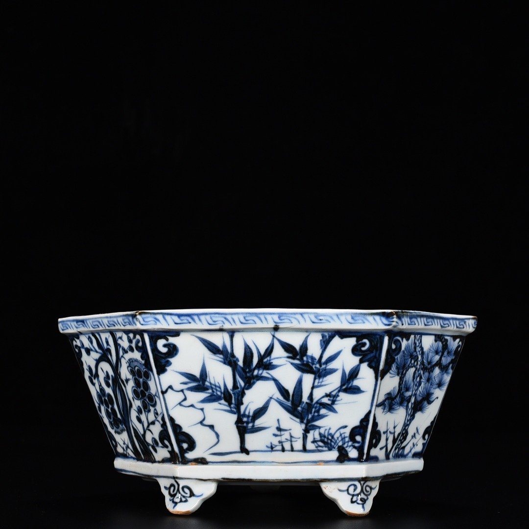 Yuan Dynasty blue and white pine bamboo and plum pattern hexagonal basin