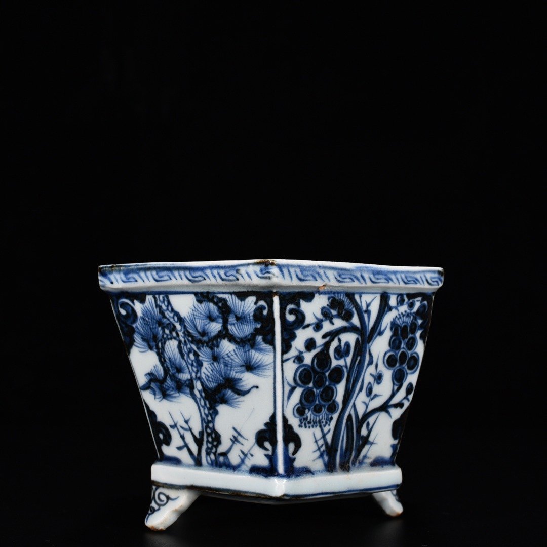 Yuan Dynasty blue and white pine bamboo and plum pattern hexagonal basin