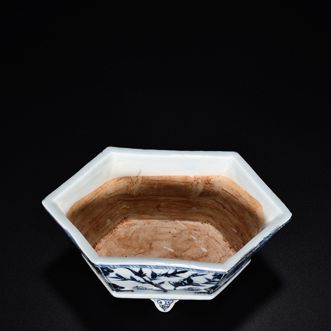 Yuan Dynasty blue and white pine bamboo and plum pattern hexagonal basin