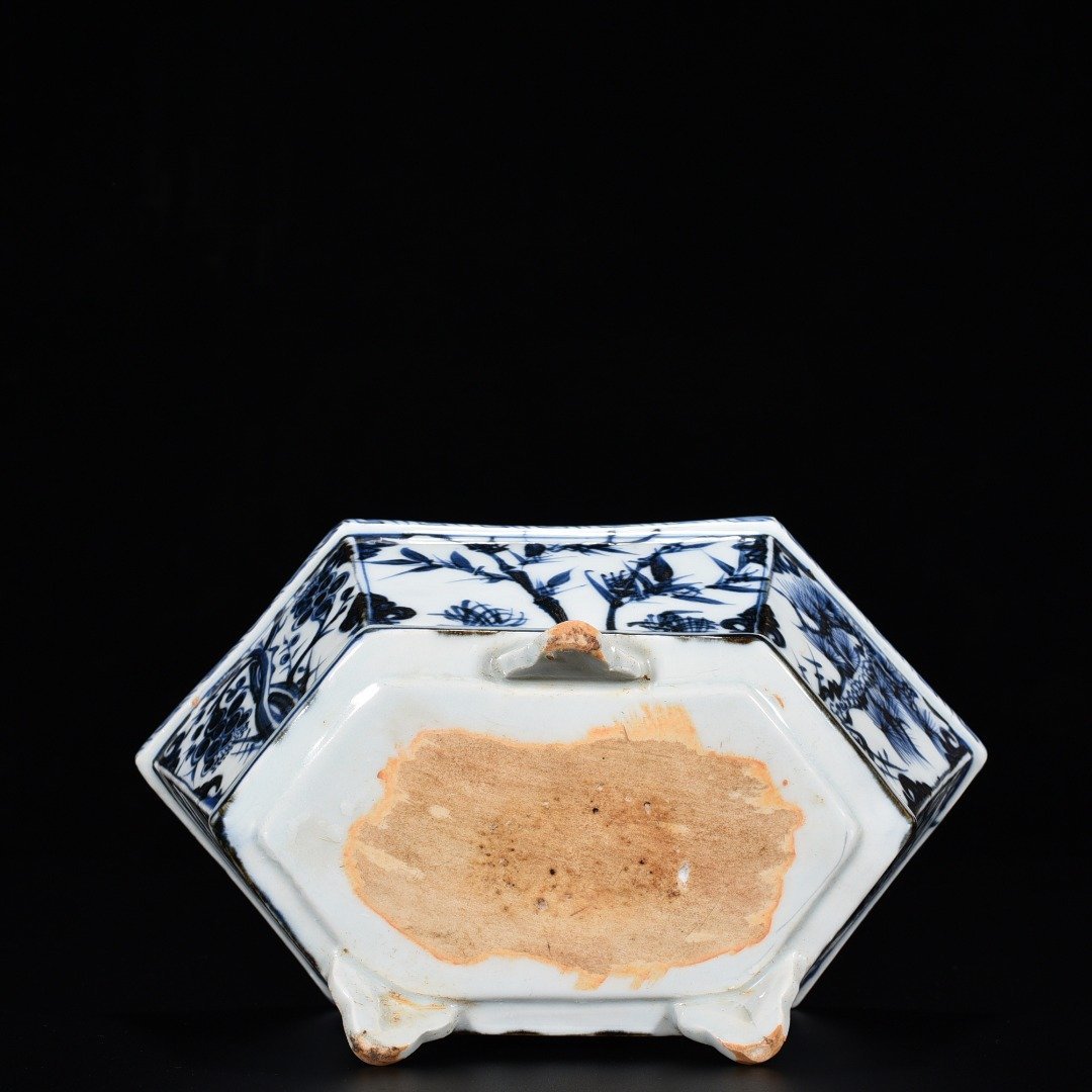 Yuan Dynasty blue and white pine bamboo and plum pattern hexagonal basin