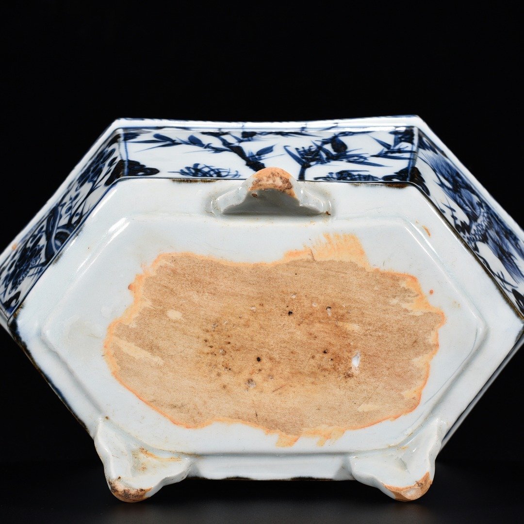 Yuan Dynasty blue and white pine bamboo and plum pattern hexagonal basin