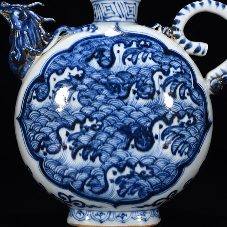 Yuan Dynasty blue and white sea water pattern phoenix head pot